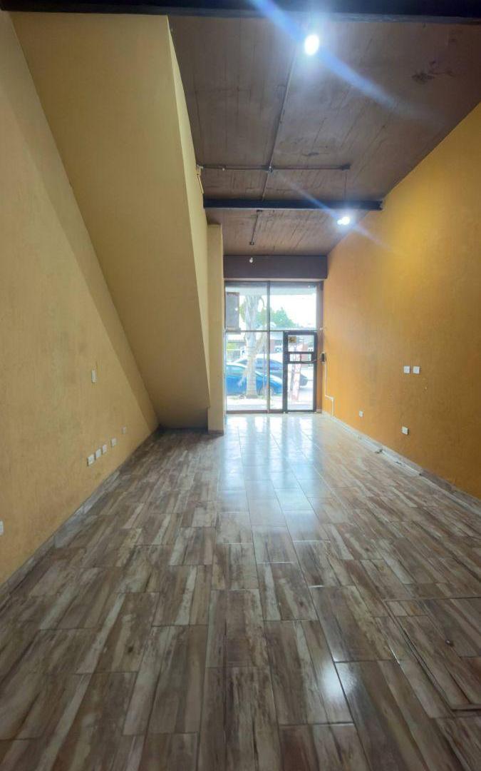 Foto de Hermoso local comercial para alquiler en Avenida 7 y Dardo Rocha, imagen 4