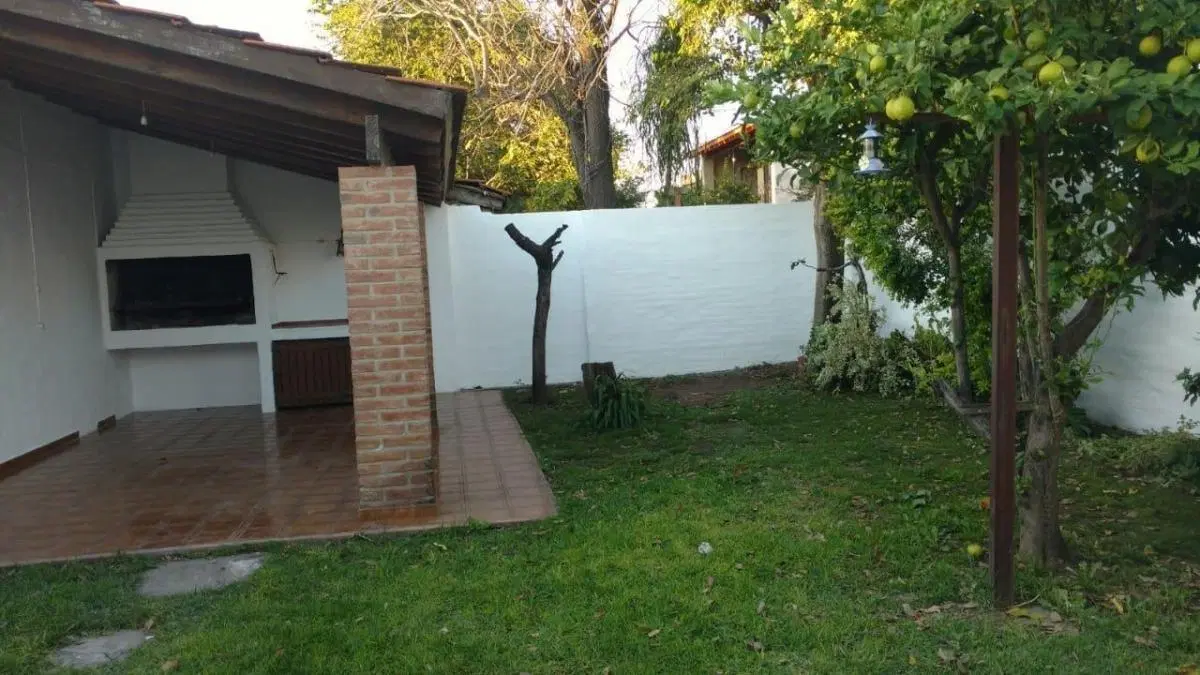 Venta Hermosa Casa 2 Dorm. Bº Alto Verde. 5