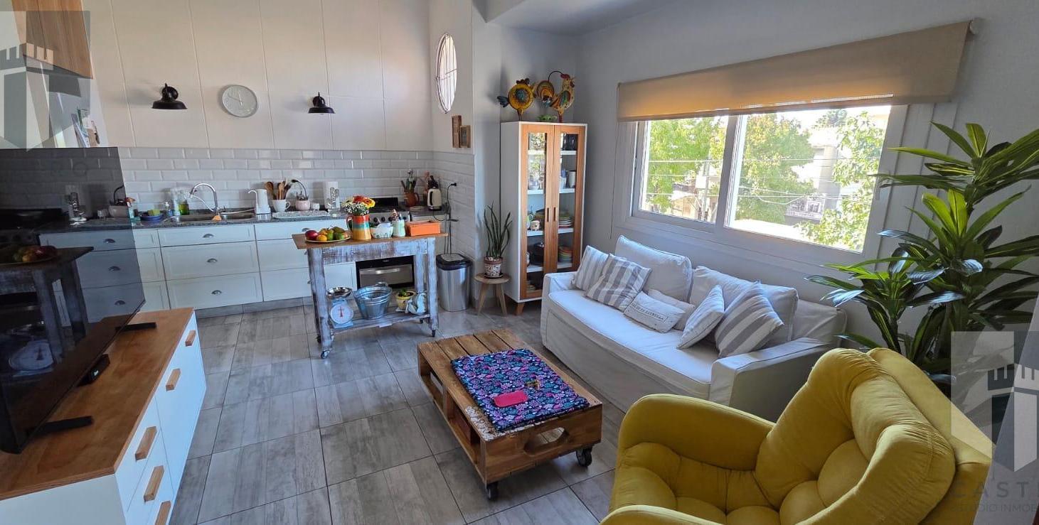 Foto de DEPARTAMENTO 4 AMBIENTES CON BALCON TERRAZA,..EXCELENTE ESTADO en San, imagen 5