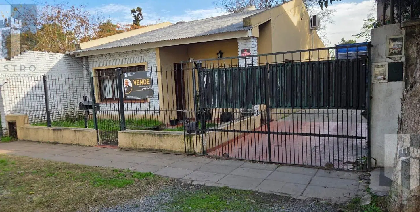 VENTA Casa 4 ambientes CON PILETA. TALLER Y QUINCHO,. PERMUTA/FINANCIA 2