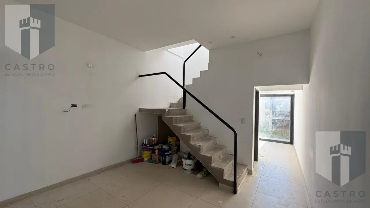 Venta Departamento Duplex San Miguel Muñiz Luminoso amplio con cochera servicios independientes 5