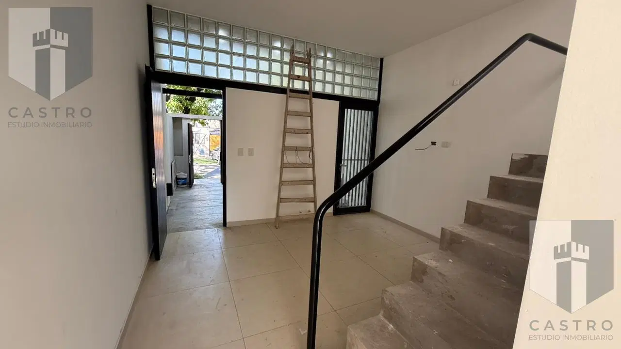 Venta Departamento Duplex San Miguel Muñiz Luminoso amplio con cochera servicios independientes 3
