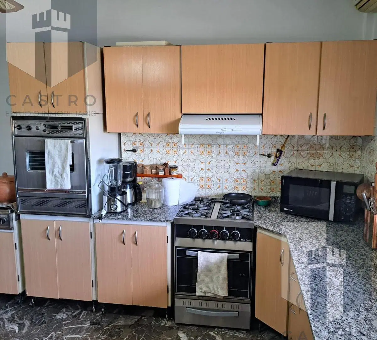 VENTA 2 LOCALES MAS DEPARTAMENTO EN BELLA VISTA, OPORTUNIDAD DE RENTA !!! PERMUTA, FINANCIA 1