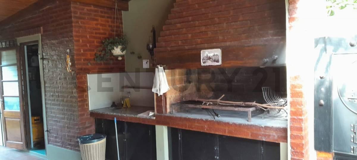 Casa a La Venta en Colastiné Norte, en Planta Baja Tenemos Pileta y Baño de Servicio. Una Ga. 5
