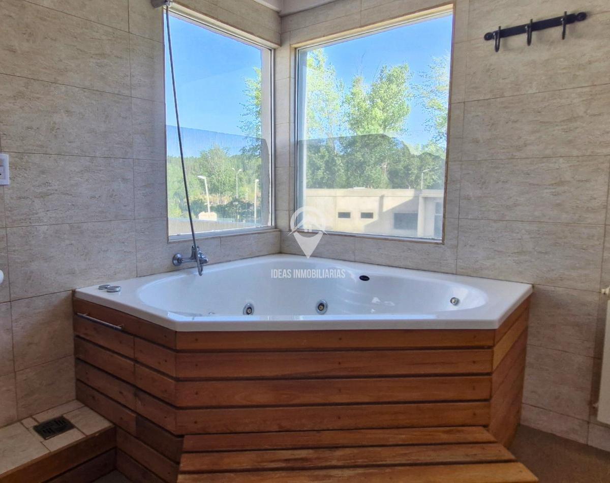 Casa en Venta en B° Cerrado Costa Rio | Neuquen Capital