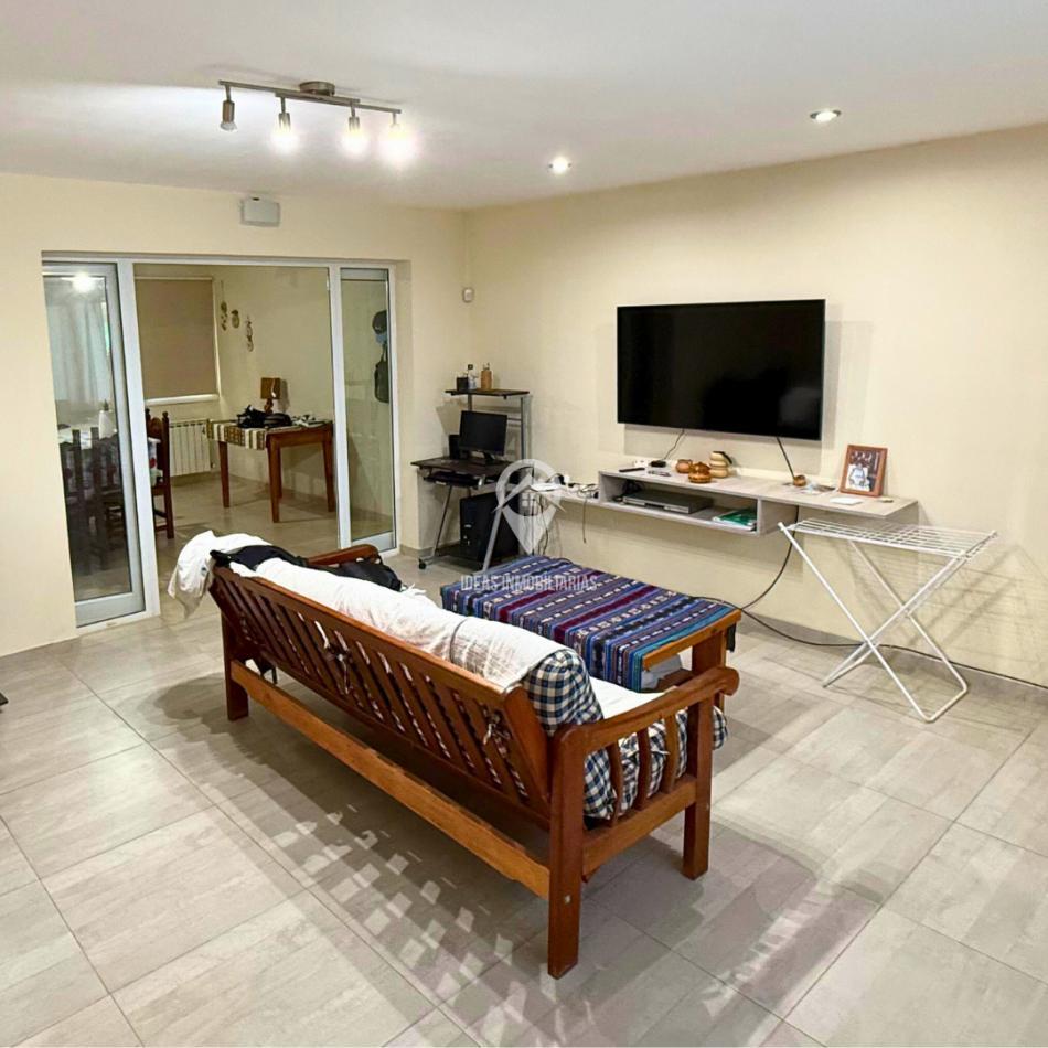 Casa en Venta con Pileta y Quincho | Barrio Los Cerezos II, Plottier 3