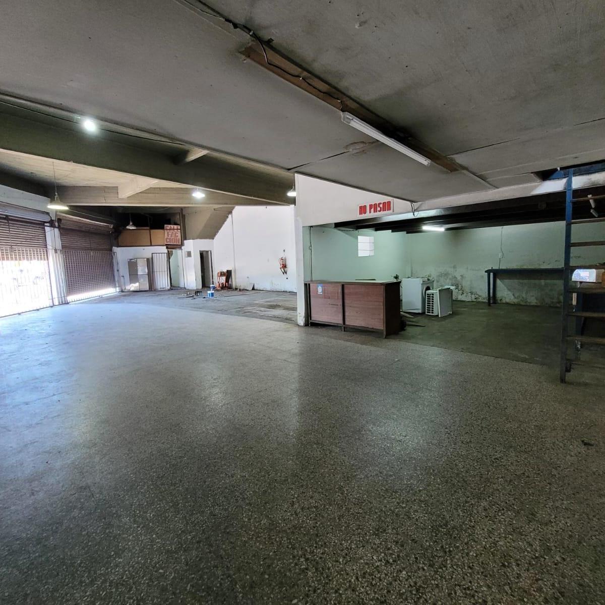 Foto de LOCAL/GALPON EN VENTA P/varios rubros A. Debenedetti al 3543 Sarandí., imagen 4