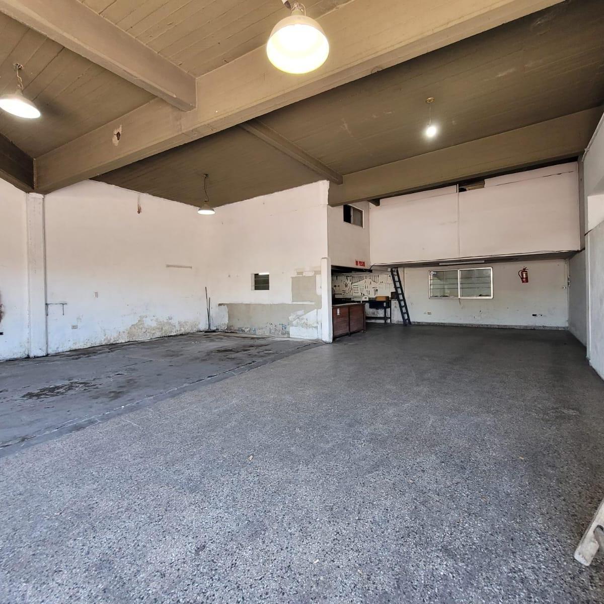 Foto de LOCAL/GALPON EN VENTA P/varios rubros A. Debenedetti al 3543 Sarandí., imagen 3