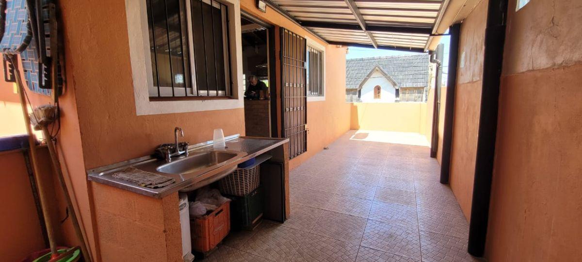 Foto de HERMOSA CASA EN DOS PLANTAS (Opcional DOS VIVIENDAS, CADA UNA CON, imagen 3