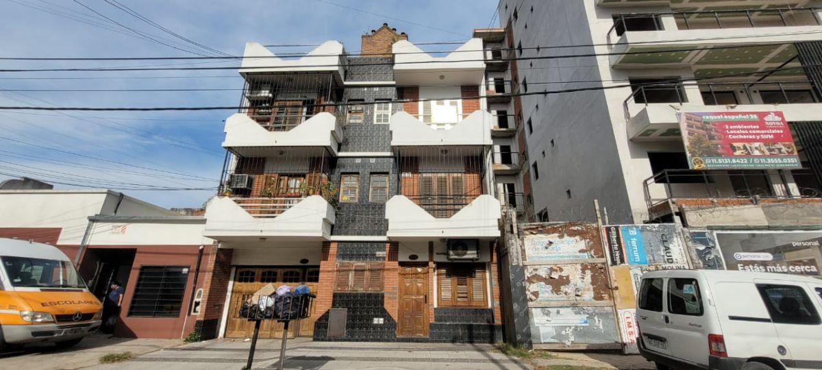 Departamento 2 ambientes con Cochera en Alquiler a mts de Av. Mitre Wilde Ctro.