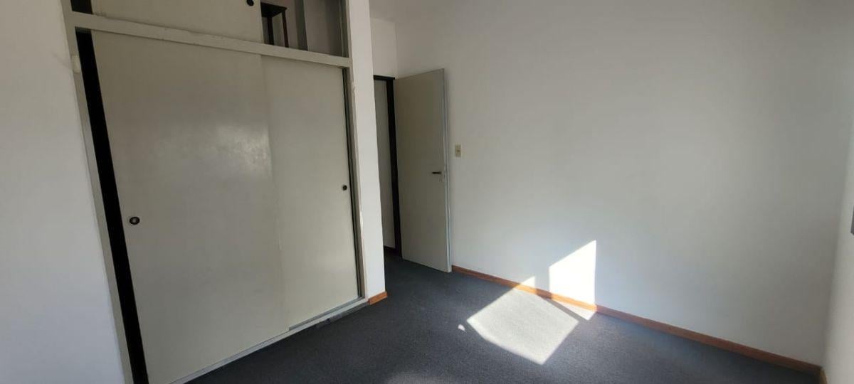 DEPARTAMENTO 2 Ambientes zona estacion Wilde ctro.