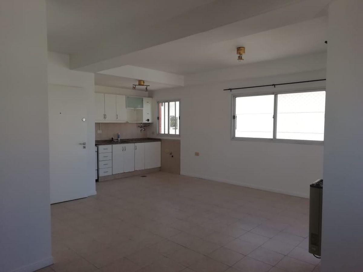 Foto de Departamento de 3 ambientes en B° Pinar de Wilde, imagen 3