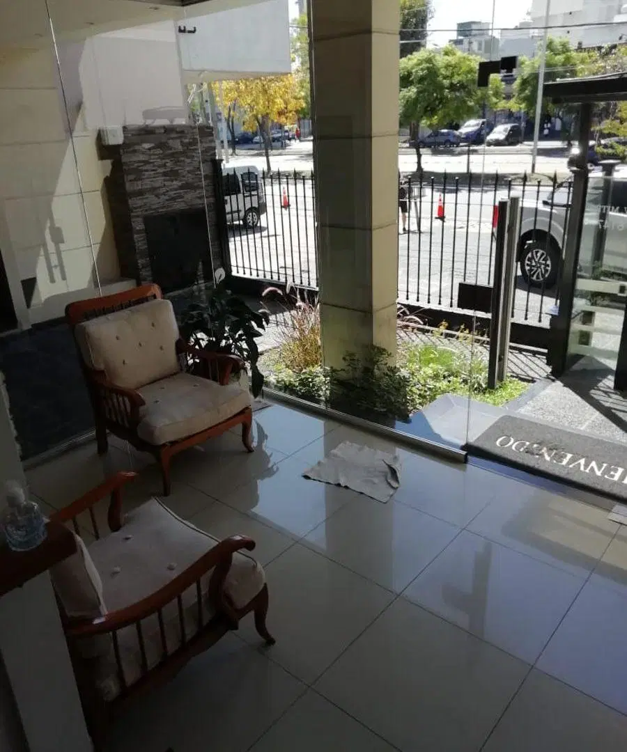 Departamento de 3 ambientes en edificio de categoria s/ Av. mitre 2