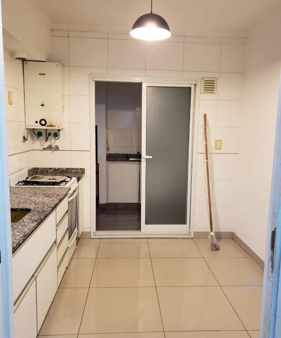 Departamento de 3 ambientes en edificio de categoria s/ Av. mitre 4