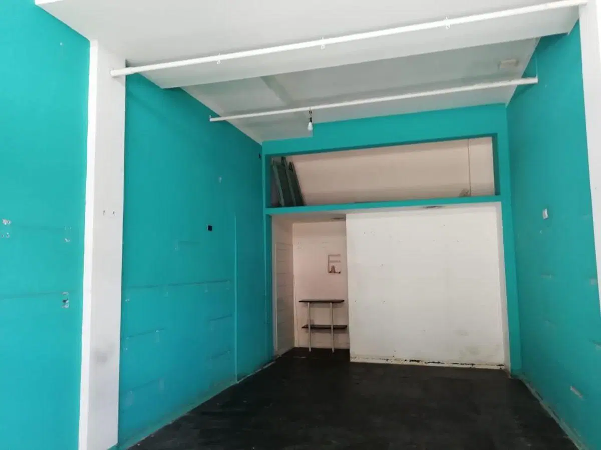 Local en alquiler F. Onsari 38 a mts. de Av. Mitre 3