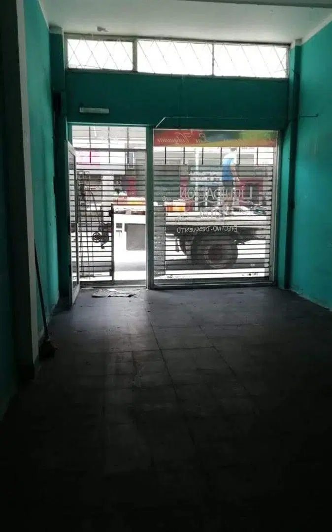 Local en alquiler F. Onsari 38 a mts. de Av. Mitre 5