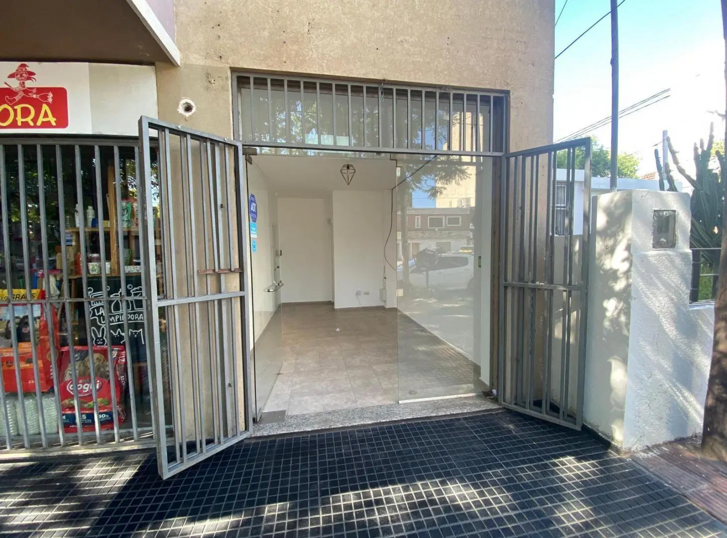 ALQUILER | LOCAL COMERCIAL | AV. DUARTE QUIRÓS | A MTS DE NUEVOCENTRO SHOPPING 4