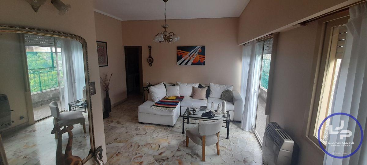 Venta PH 3 Ambientes con dependencia - Barrio Naon Mataderos