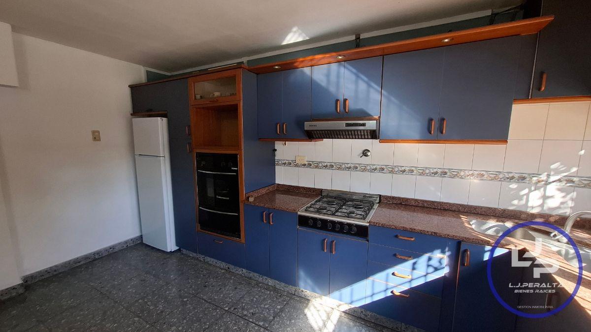 Foto de En Venta Casa de 5 ambientes con Pileta en Aristóbulo del Valle 568, imagen 5