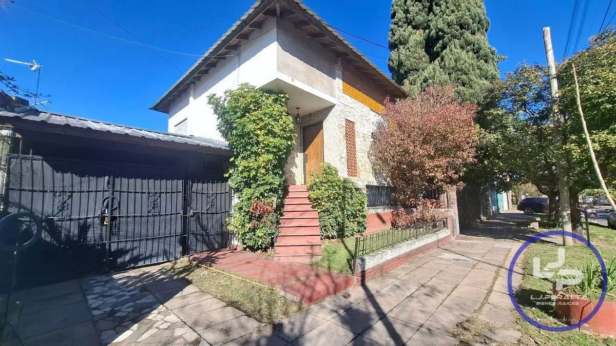 En Venta Casa de 5 ambientes con Pileta en Aristóbulo del Valle 568 – San Antonio de Padua 8