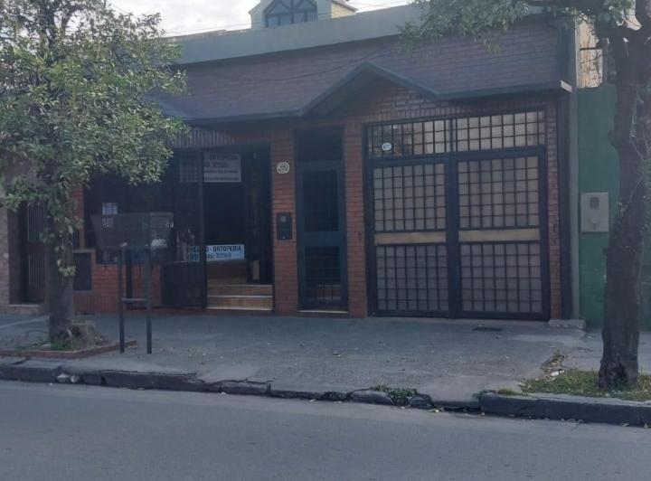 Casa 3D mas local comercial venta en Ayacucho al 800 3