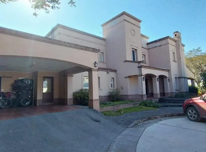 Casa Country 3D en venta Moreno y Av Peron