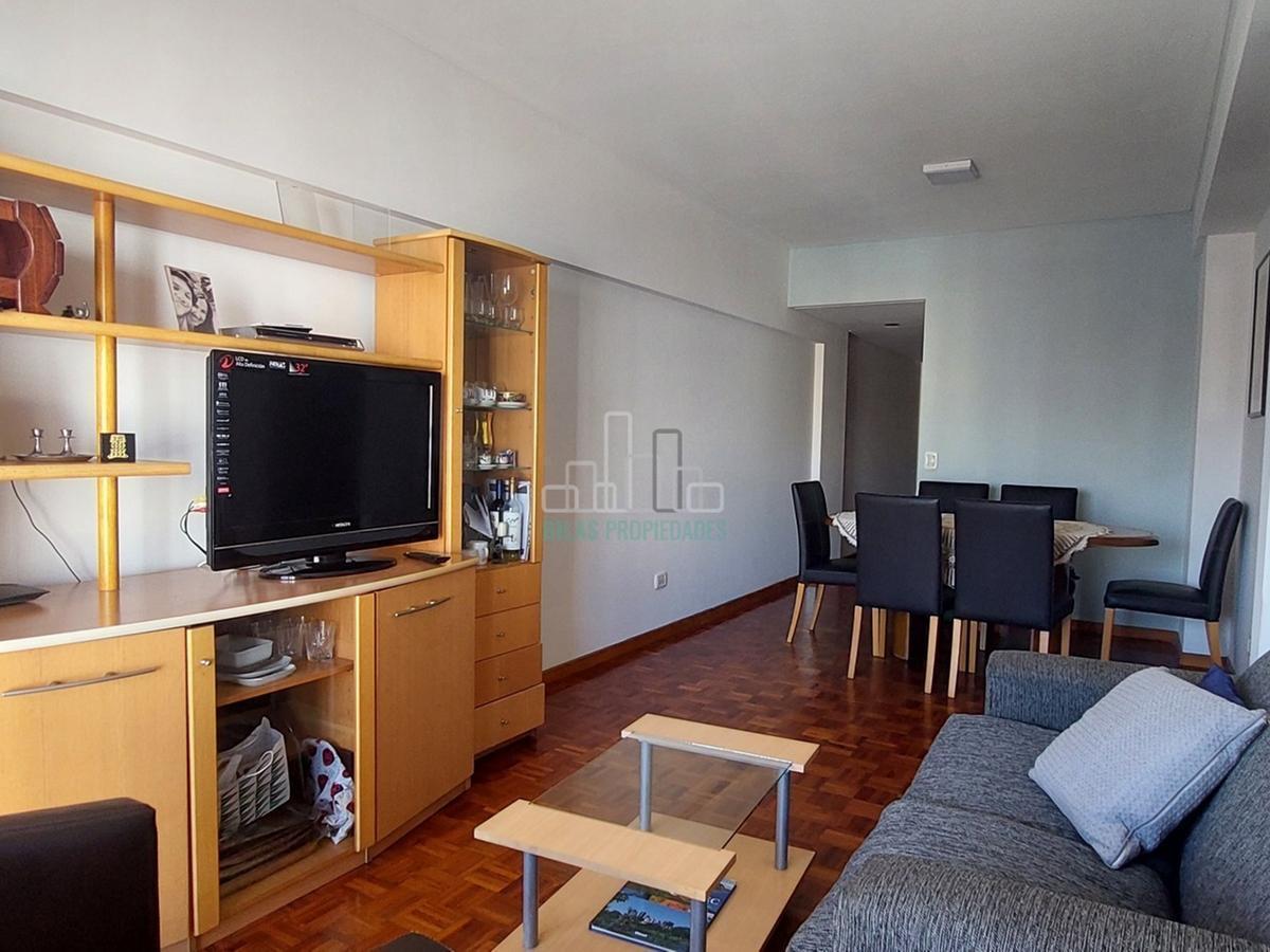 Venta Departamento 5 Ambientes con Balcon Al Frente y Cochera en Villa Crespo 3