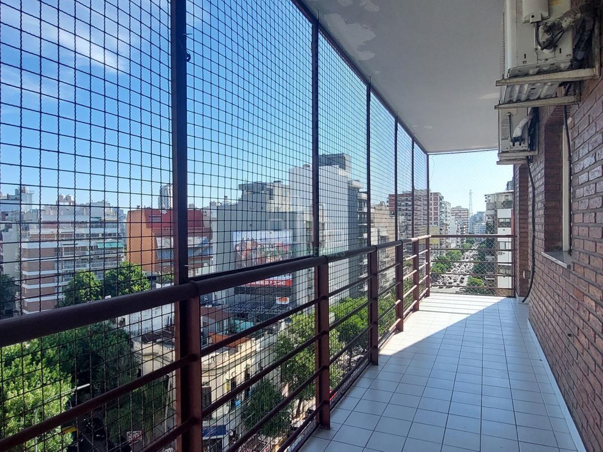 Venta Departamento 5 Ambientes con Balcon Al Frente y Cochera en Villa Crespo 2