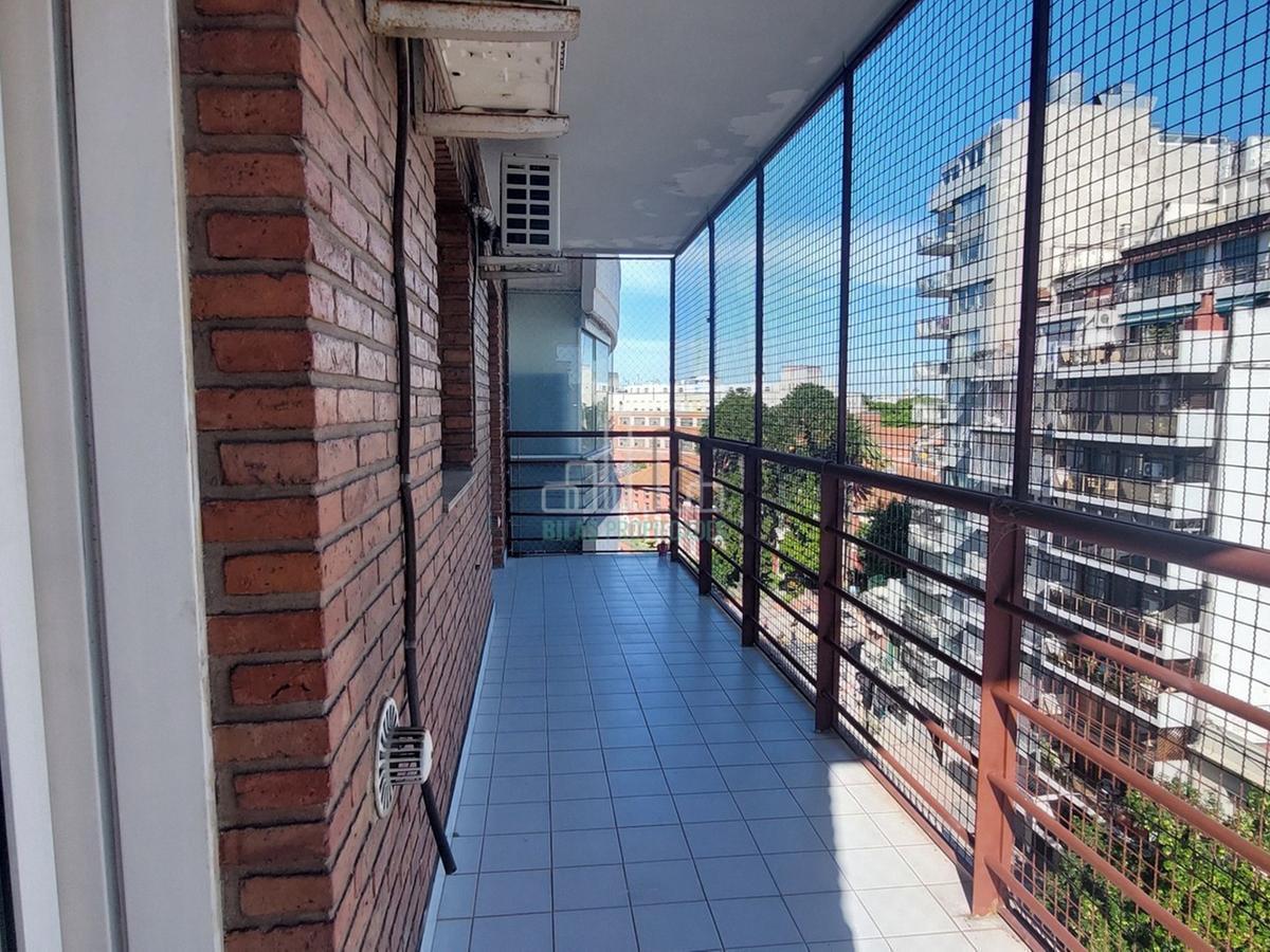 Venta Departamento 5 Ambientes con Balcon Al Frente y Cochera en Caballito - Parque Centenario 3