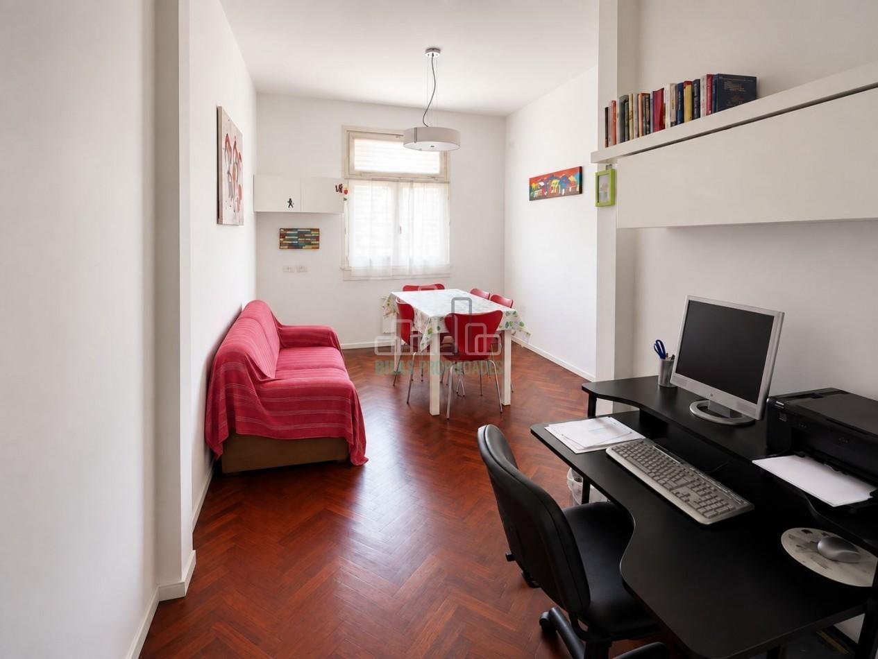 Foto de ALQUILER 2 AMBIENTES AMPLIO Y MUY LUMINOSO - 41 M² - BALVANERA, imagen 2
