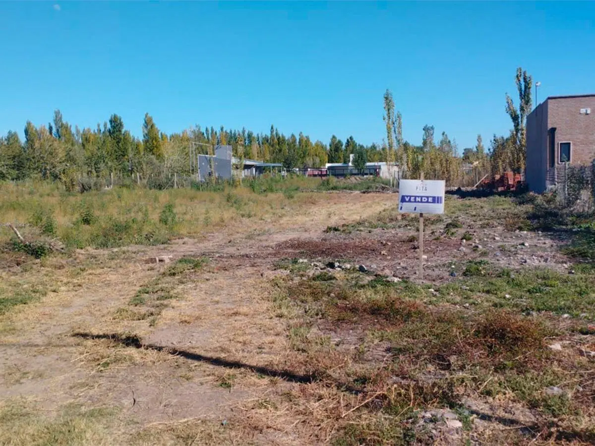 Terreno en barrio Manzanares de Oro en Fernandez Oro 3
