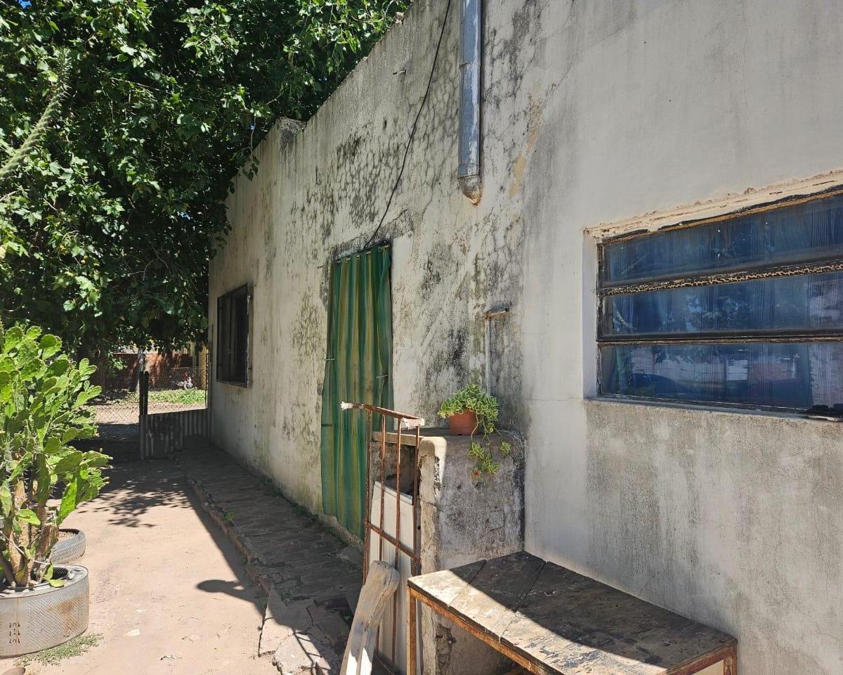 Casa en  ESQUINA SE VENDE