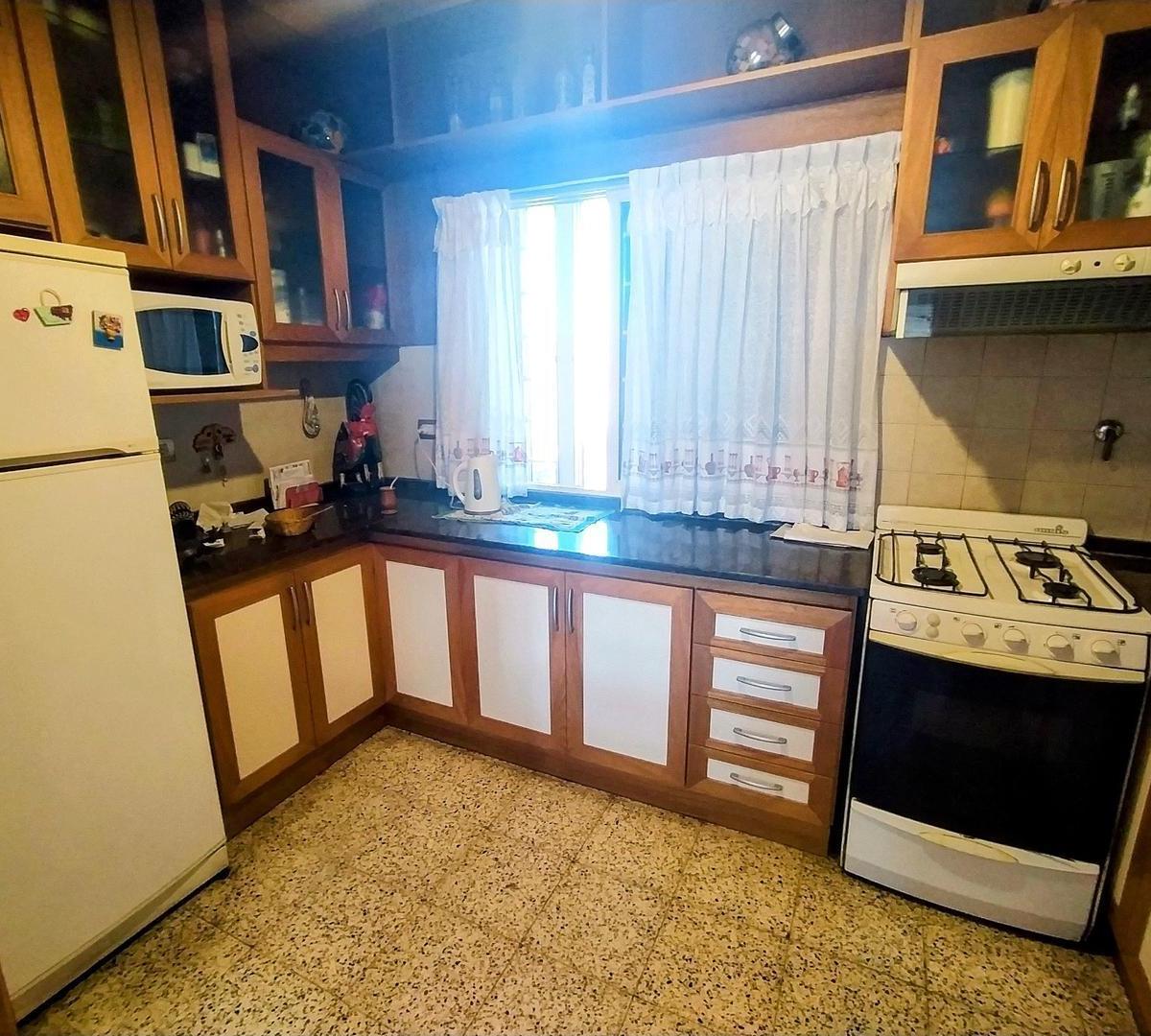 Foto de Arijon 1500, dormitorios, planta alta, patio amplio., imagen 2