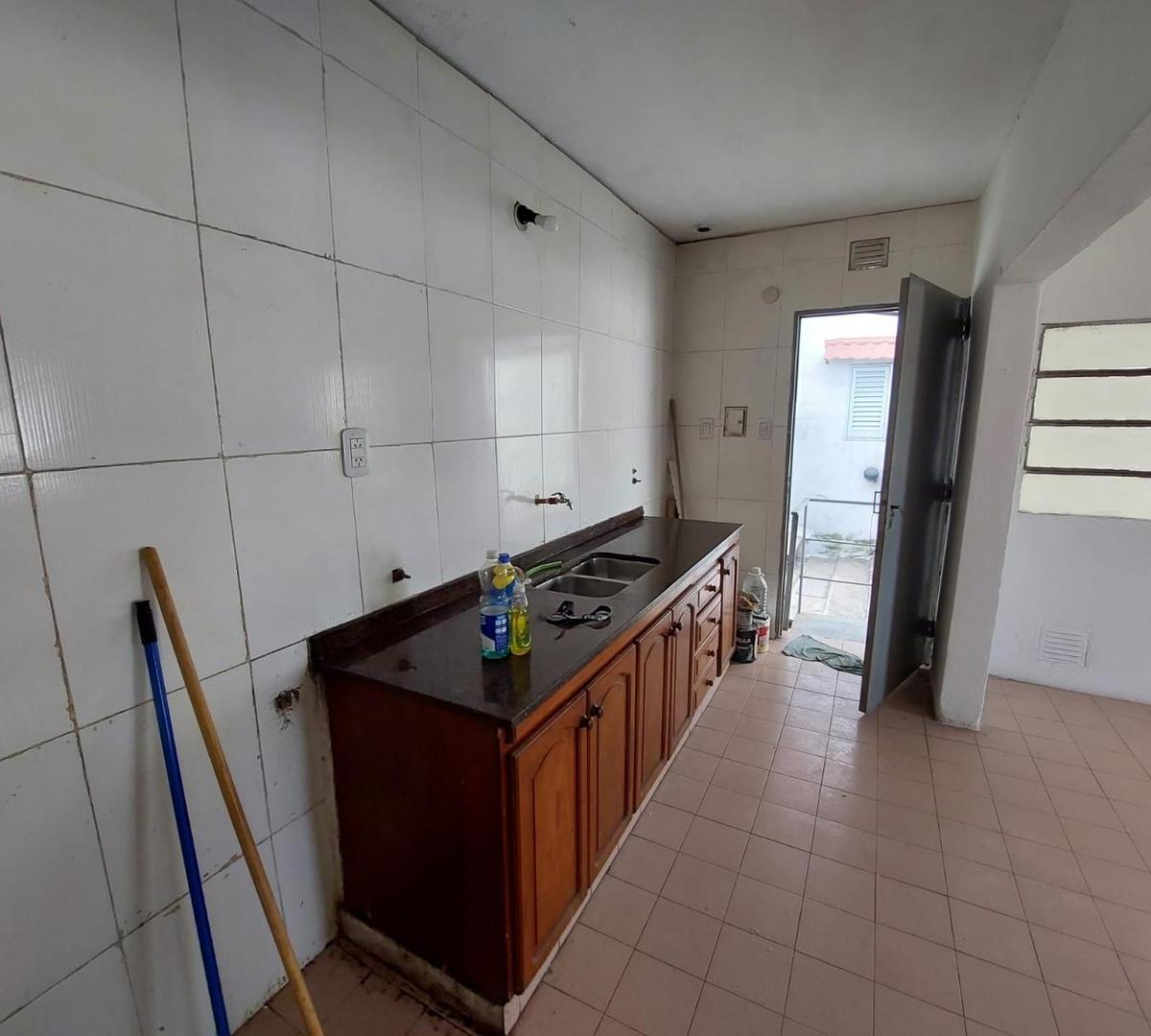 ALQUILER, 1 DORMITORIO, España 3800. PLANTA ALTA.