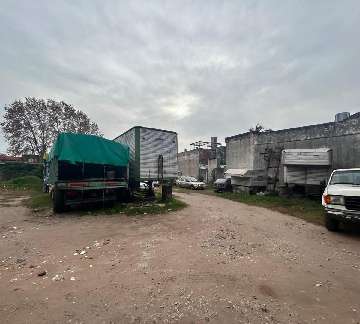 Importante Lote de 2331 m², Sobre Ayolas 500, Doble Ingreso 5