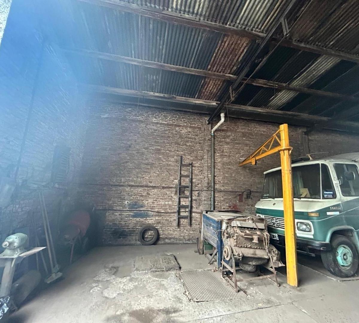 Importante Lote de 2331 m², Sobre Ayolas 500, Doble Ingreso 4