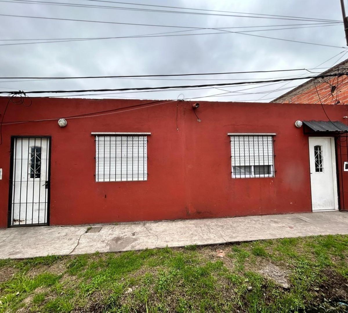 Dean Funes 7000, dos casas en venta, un dormitorio c/u
