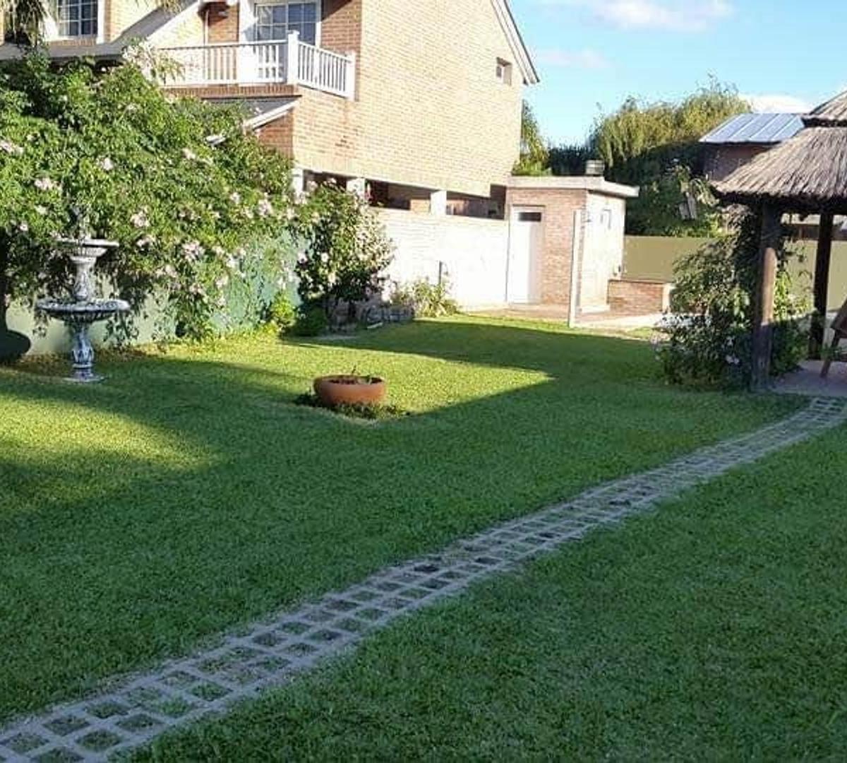 Lote de 275 m², Quincho con Baño y Pileta 7x4 de Material 2