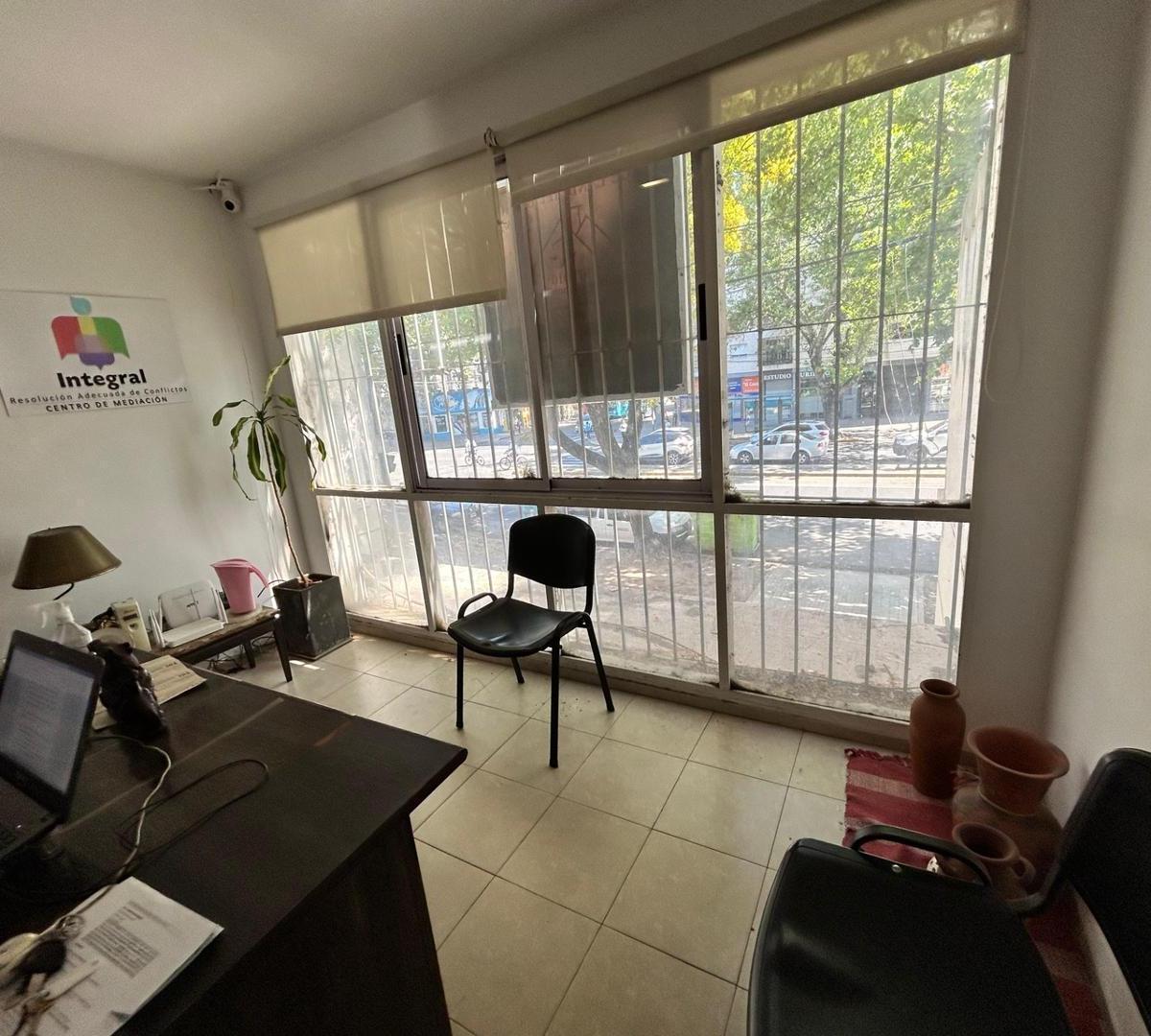 Foto de Av Pellegrini 3400, Oficina/Local Comercial, excelente zona, imagen 4
