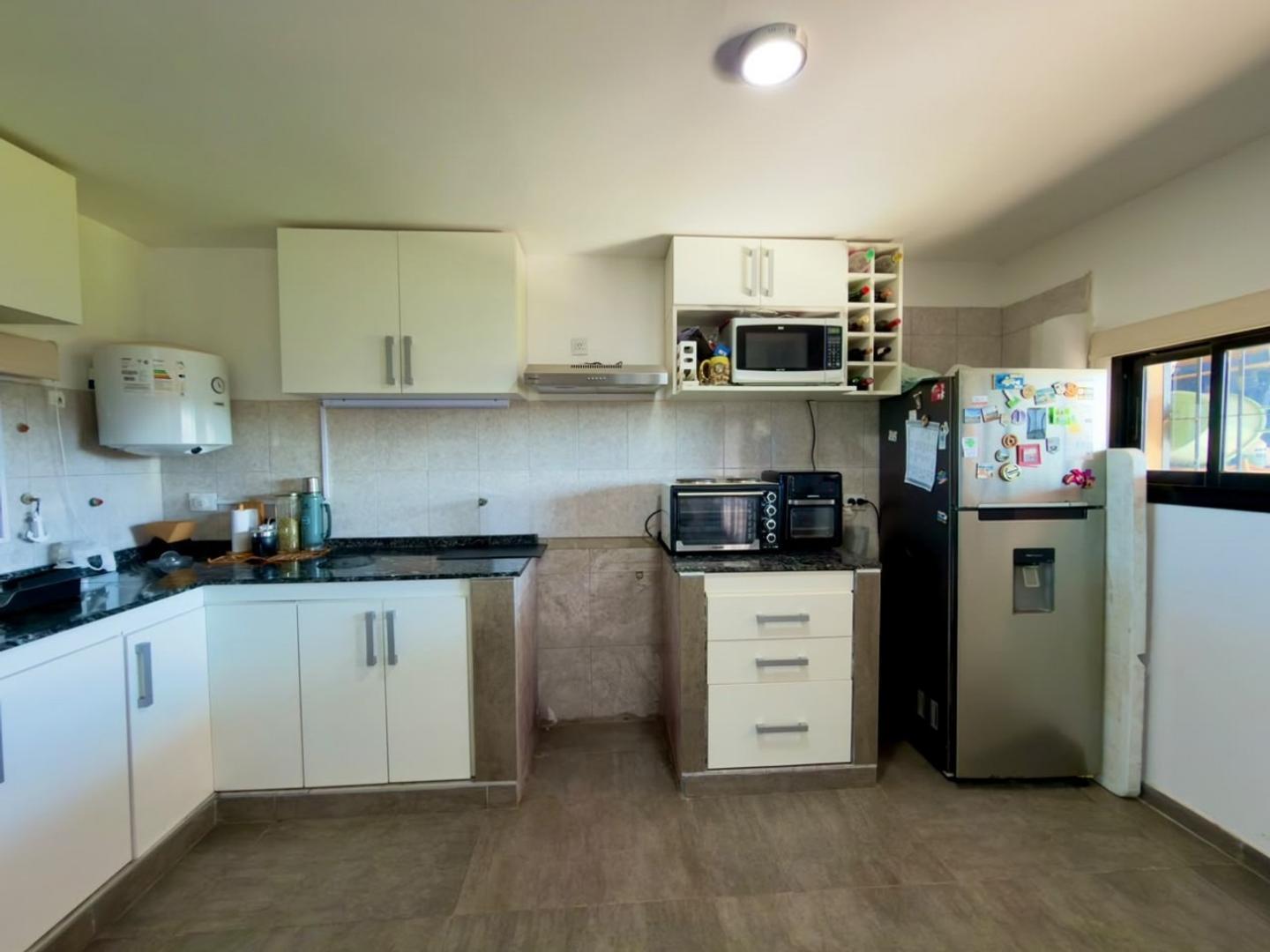 Foto de ALQUILER | CASA EN LA TOSCANA DE DOS DORMITORIOS + COCHERA, imagen 4