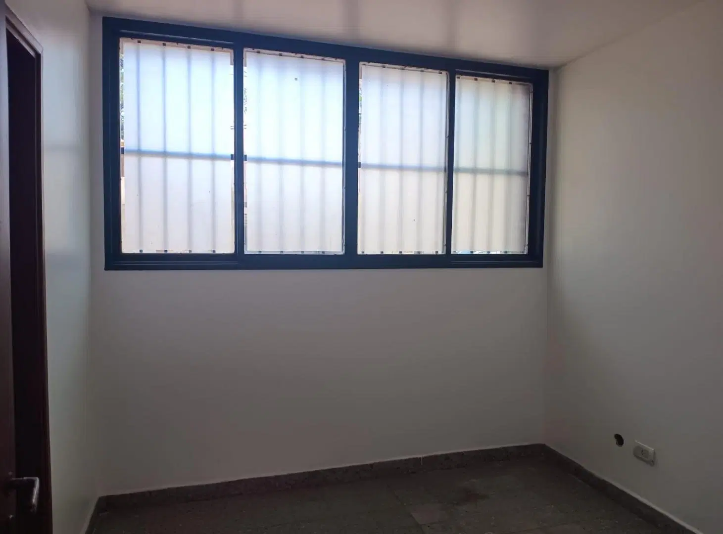 Oficinas Céntricas. Planta Baja. Gral Paz 178(e), entre Gral Acha y Tucumán. 2
