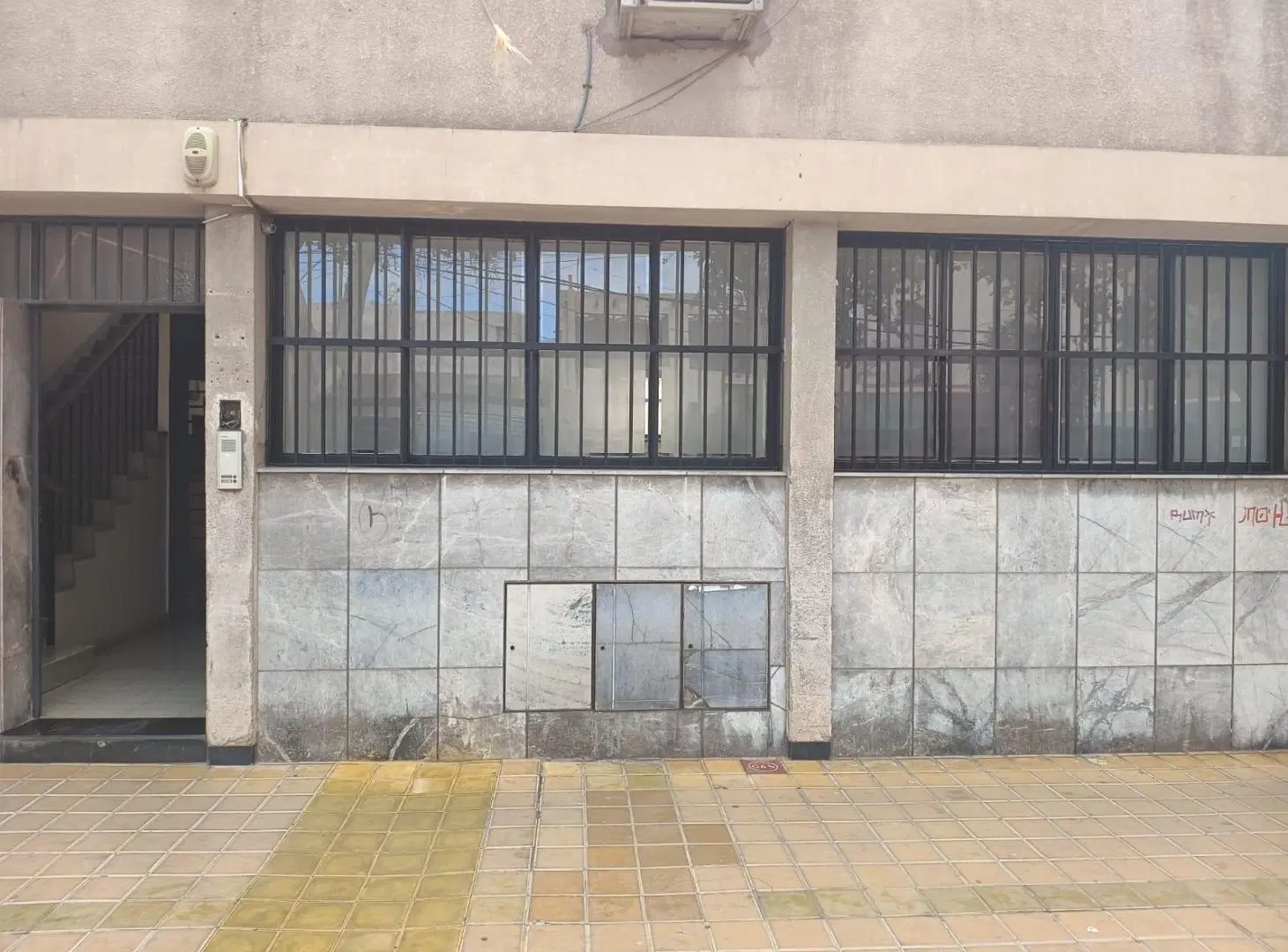 Oficinas Céntricas. Planta Baja. Gral Paz 178(e), entre Gral Acha y Tucumán. 3