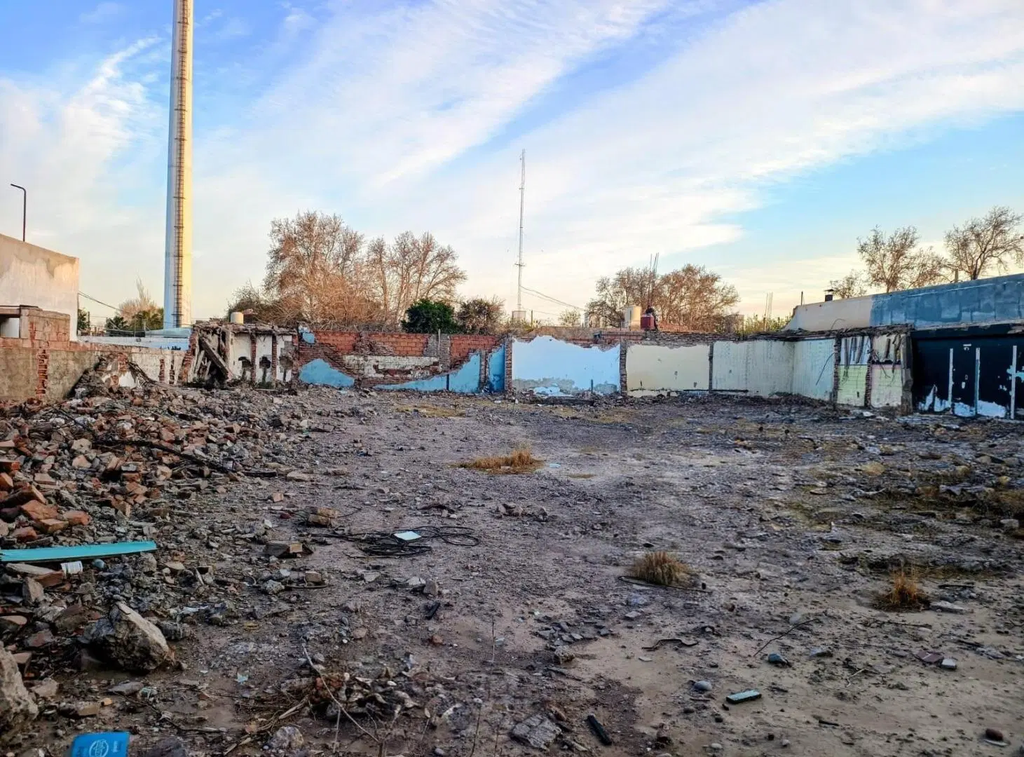 Terreno en  Libertador oeste al 1400. Zona Libertador y Meglioli. 5