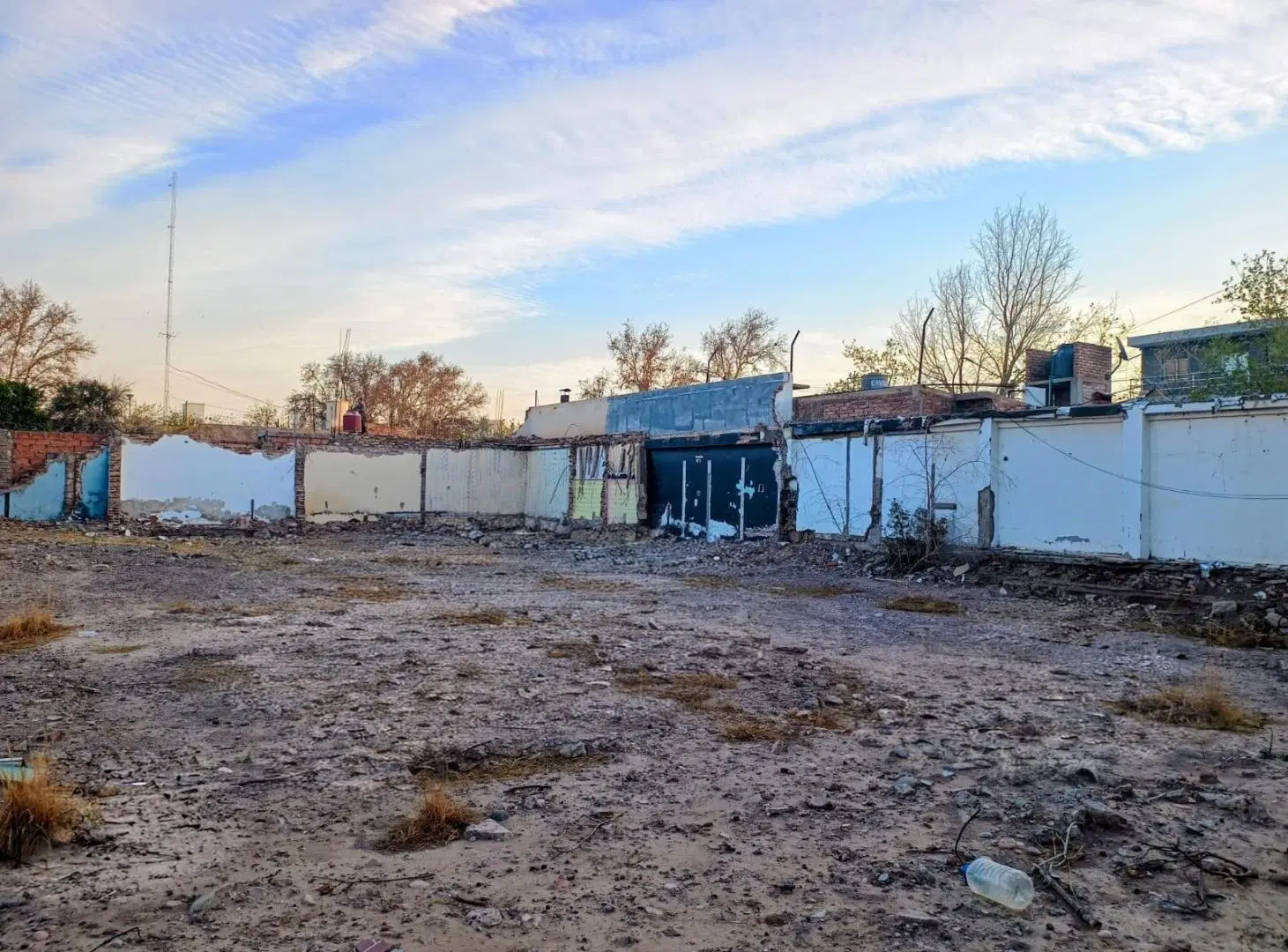 Terreno en  Libertador oeste al 1400. Zona Libertador y Meglioli. 2