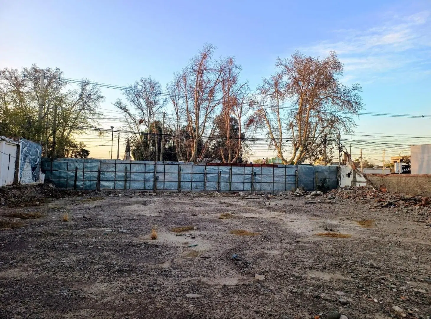 Terreno en  Libertador oeste al 1400. Zona Libertador y Meglioli. 4