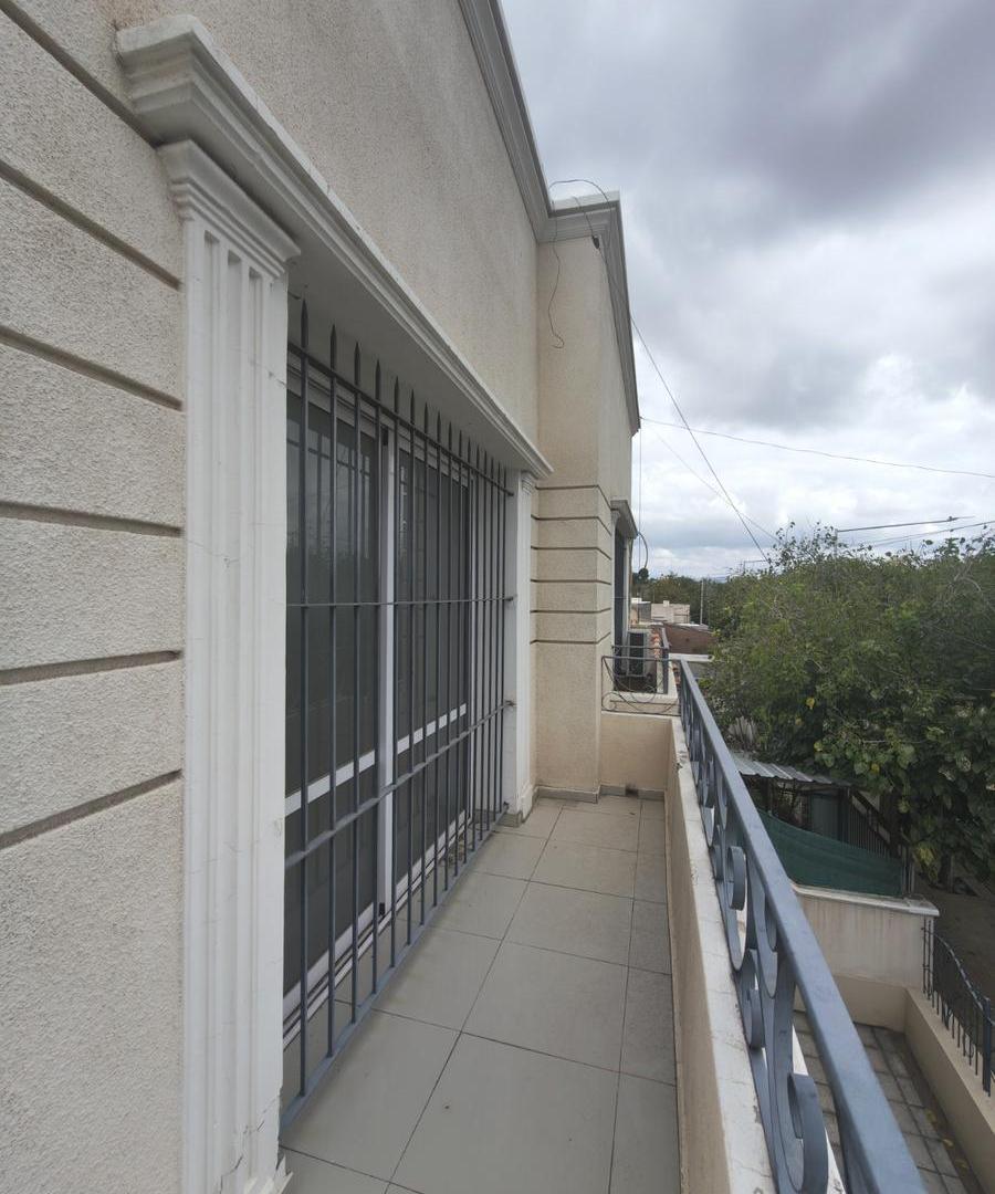 Foto de Gran Casa en Pedro Echagüe 34(o), imagen 1