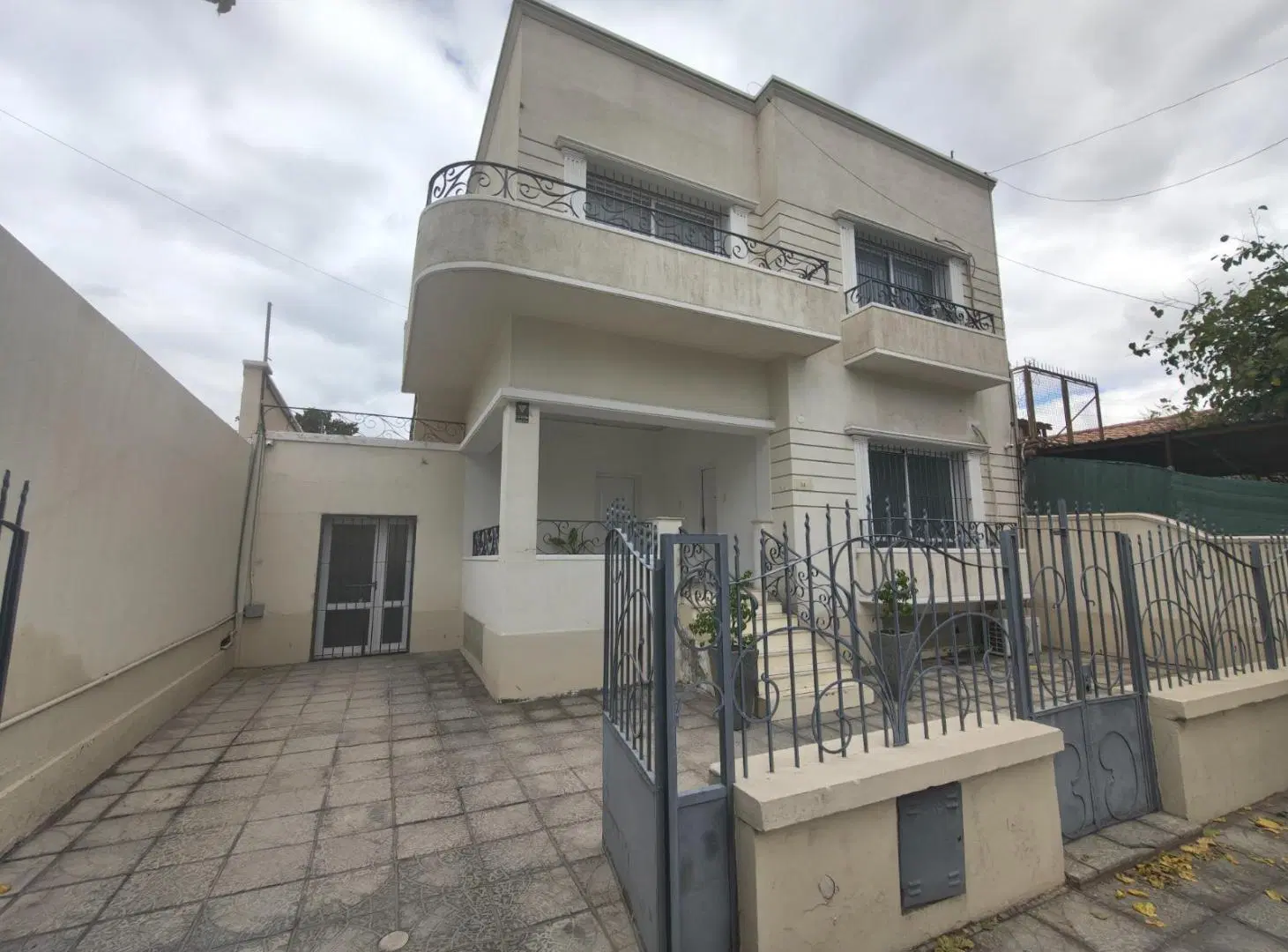 Gran Casa en Pedro Echagüe 34(o) 2