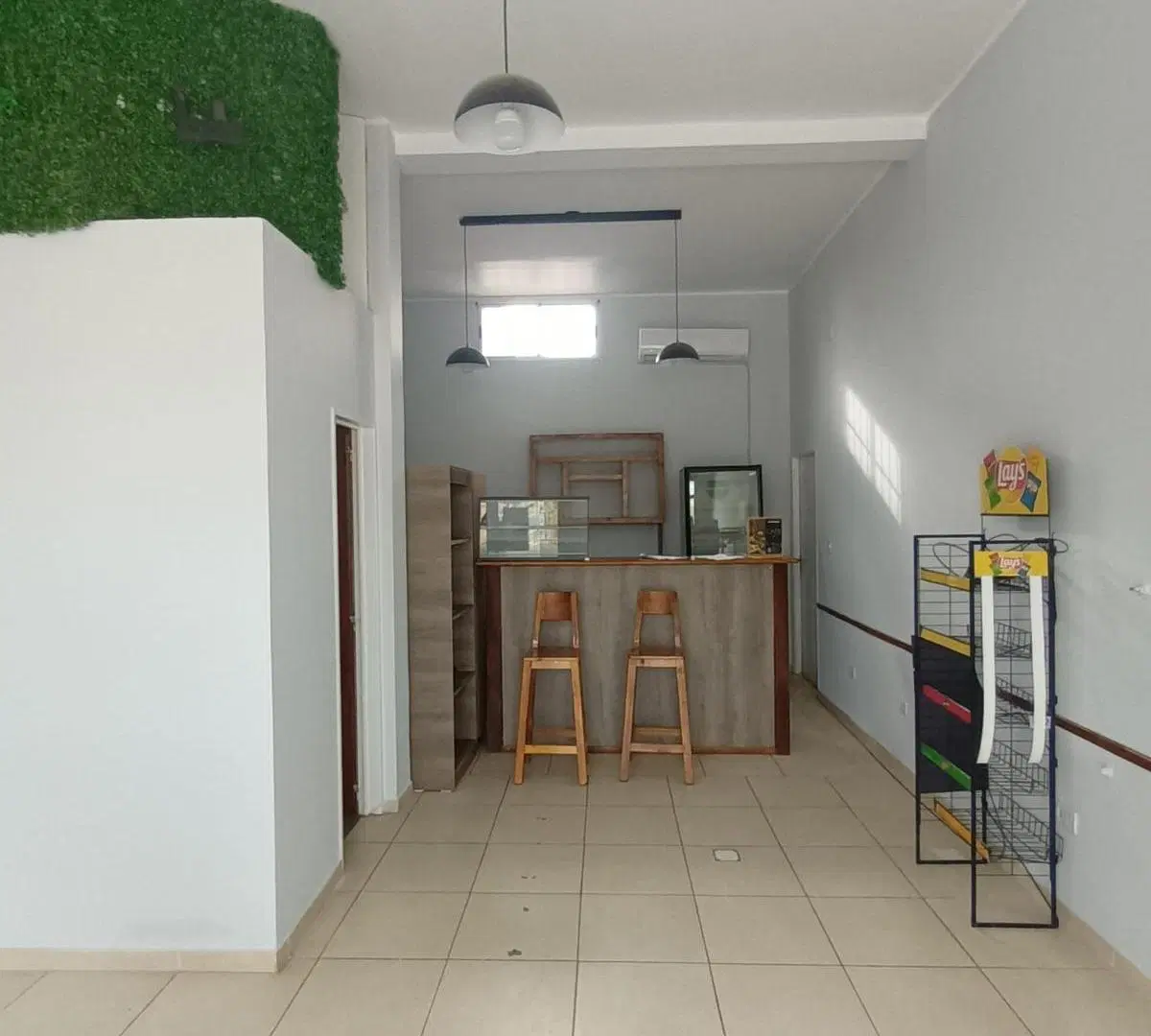 Local Comercial. Libertador San Martín al 2800 Este. Santa Lucía. 2
