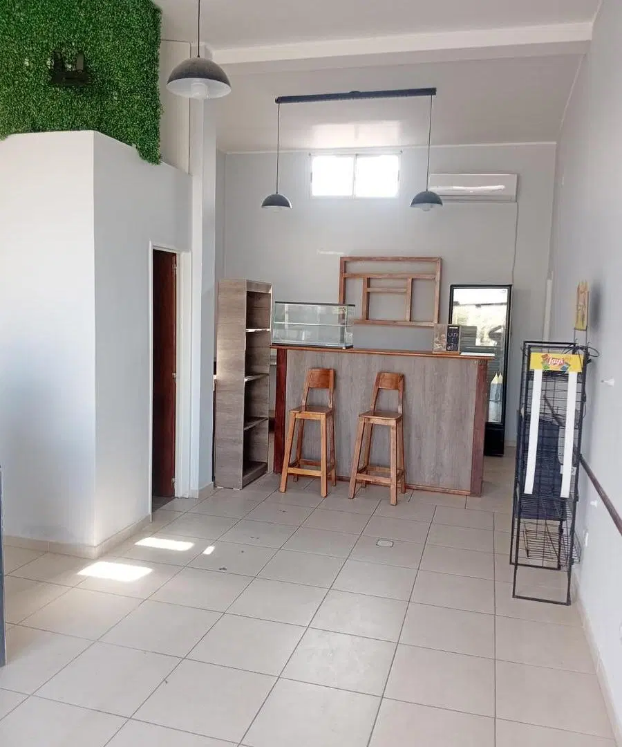 Local Comercial. Libertador San Martín al 2800 Este. Santa Lucía. 5