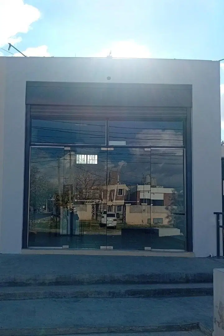 Local Comercial. Libertador San Martín al 2800 Este. Santa Lucía. 3